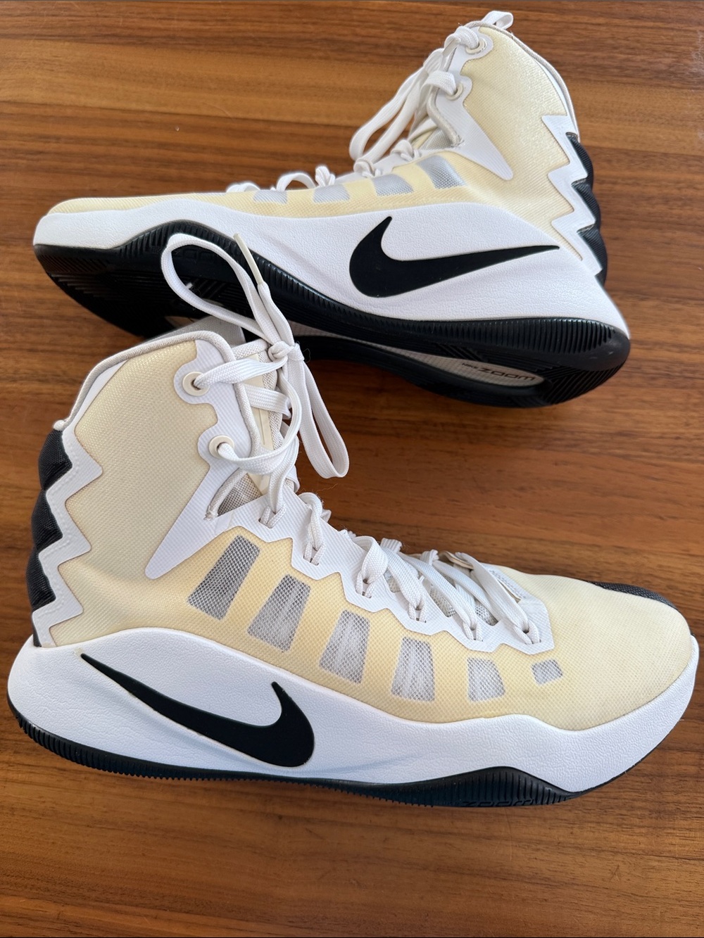 Worn once Nike Hyperdunk 2016 sz mens 9